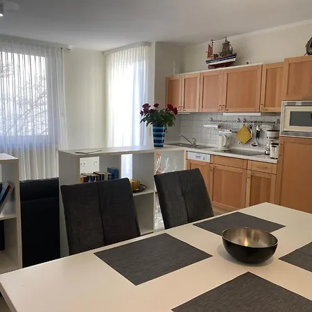 Strandnahe Mit Schwimmbad Im Haus, A Cappella 03, * Binz