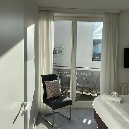 Strandnahe Mit Schwimmbad Im Haus, A Cappella 03, * Binz