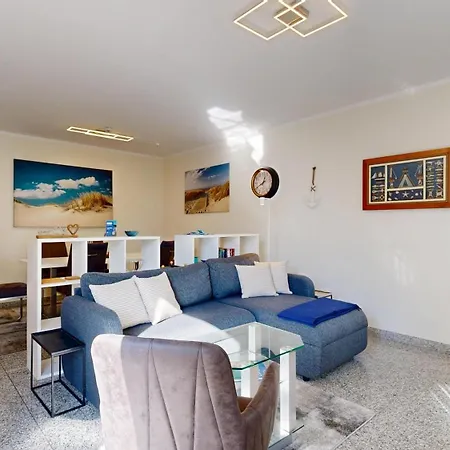 Strandnahe Mit Schwimmbad Im Haus, A Cappella 03, Apartment